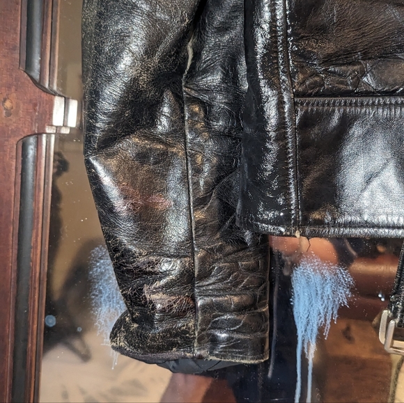 Leather Shop Classic Black Leather motorcycle Jacket. 1979 - Picture 14 of 15